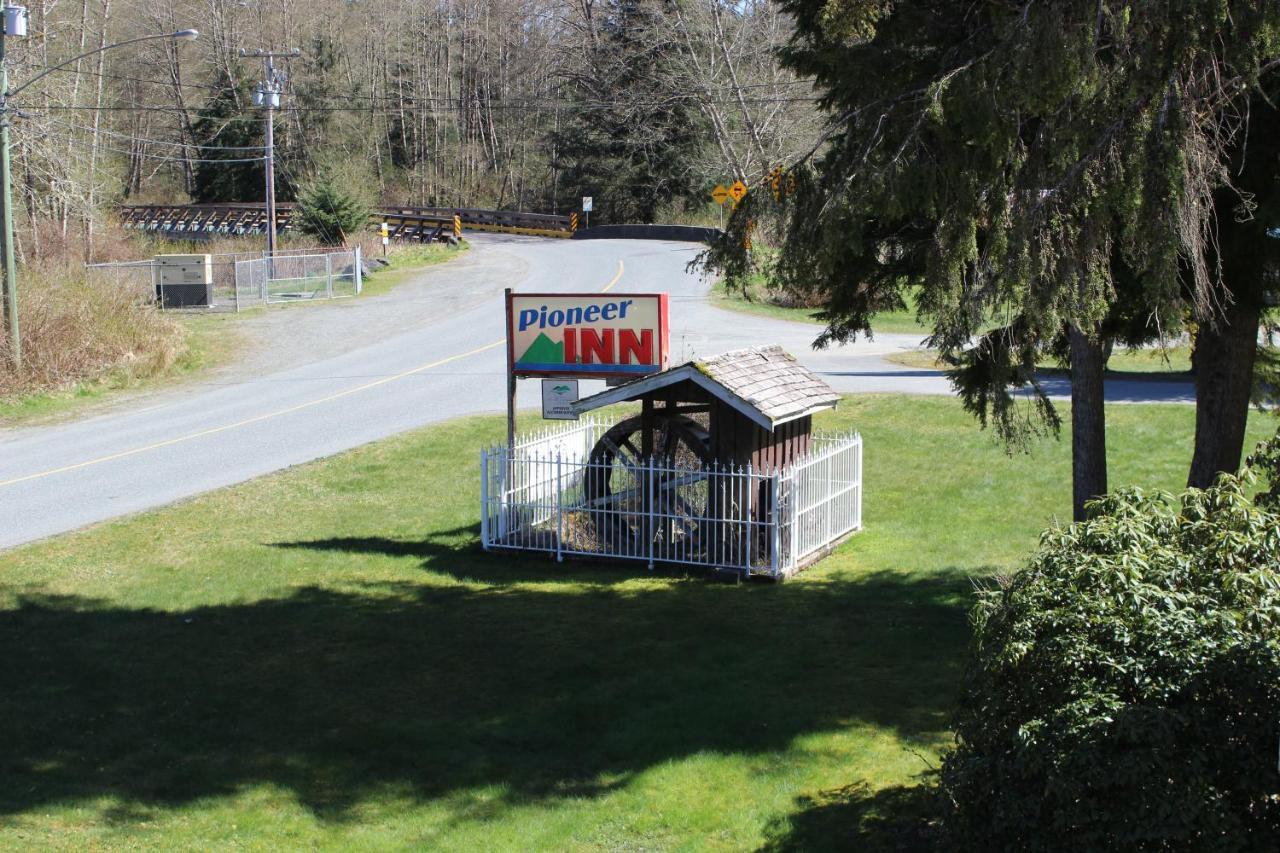 Pioneer Inn By The River Port Hardy Exteriör bild