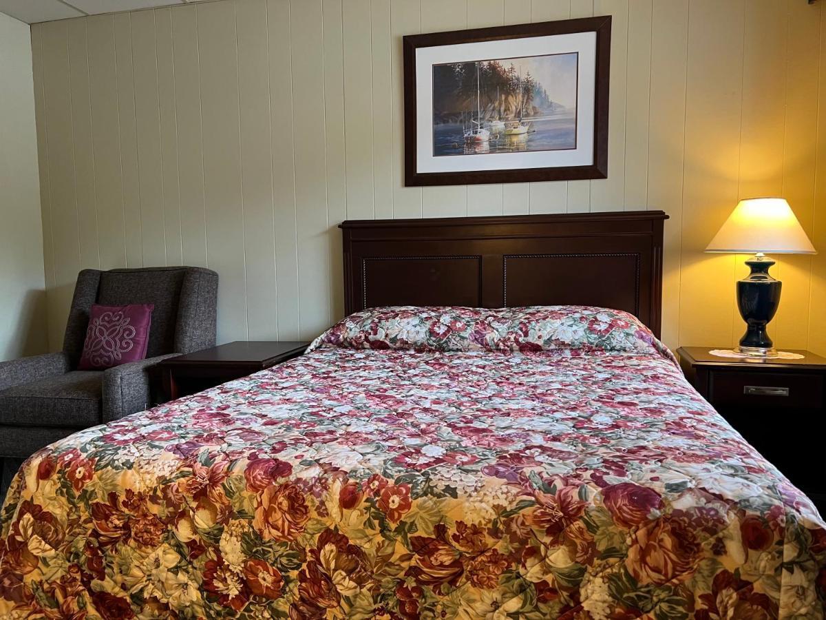 Pioneer Inn By The River Port Hardy Exteriör bild